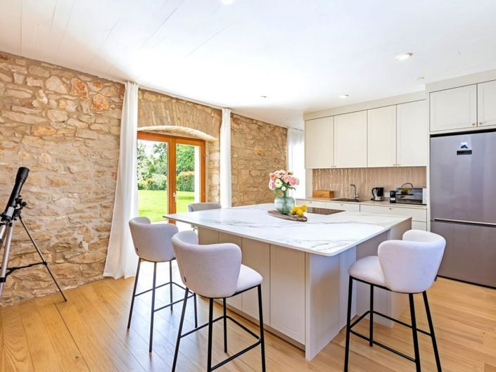 Image No.12-5 Bed Property for sale