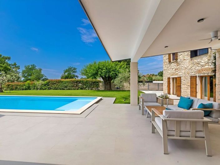 Image No.6-5 Bed Property for sale