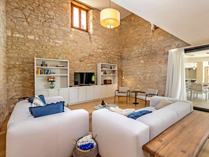 Image No.8-5 Bed Property for sale