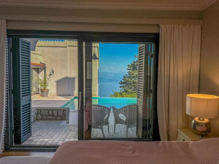 Image No.24-5 Bed Property for sale