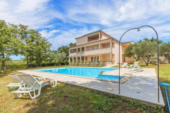 Image No.1-17 Bed Property for sale
