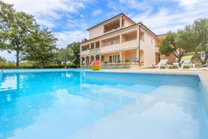 Image No.2-17 Bed Property for sale