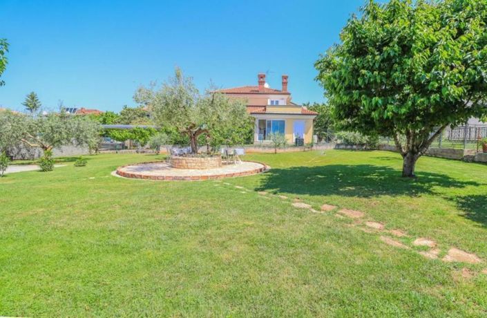 Image No.8-8 Bed Property for sale