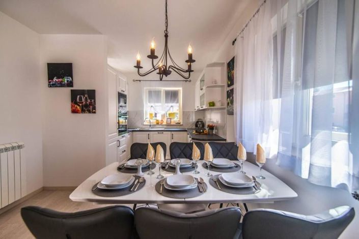 Image No.17-3 Bed Property for sale