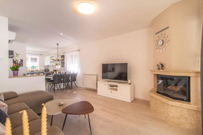 Image No.23-3 Bed Property for sale