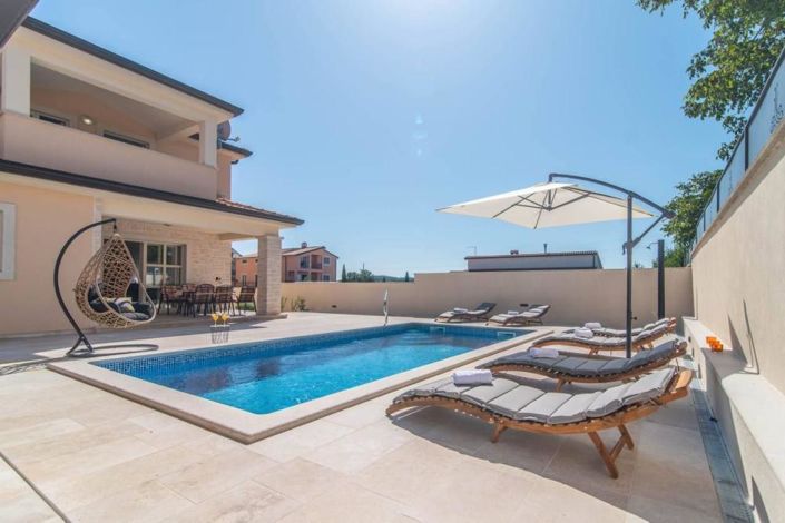 Image No.8-3 Bed Property for sale