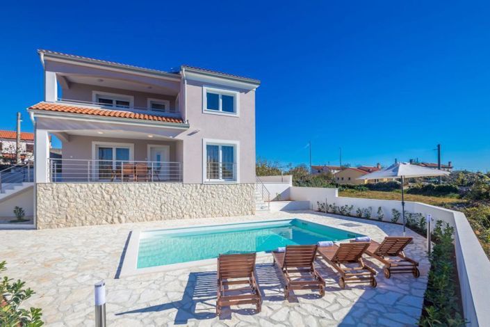 Image No.1-4 Bed Property for sale