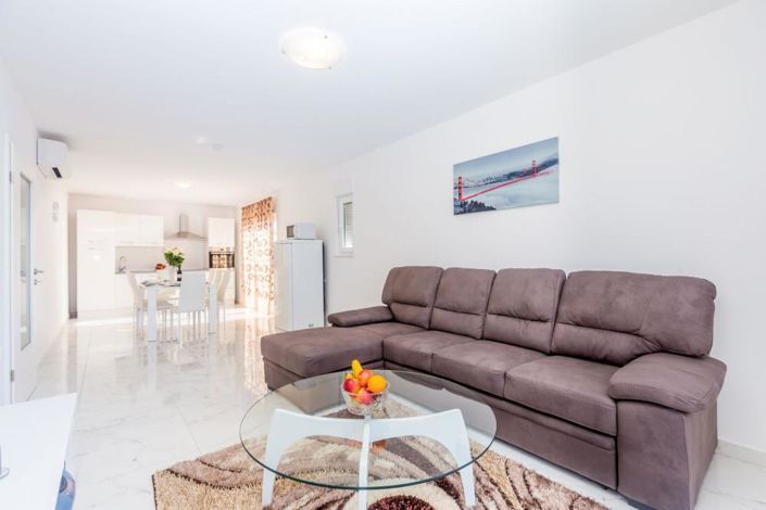 Image No.17-4 Bed Property for sale