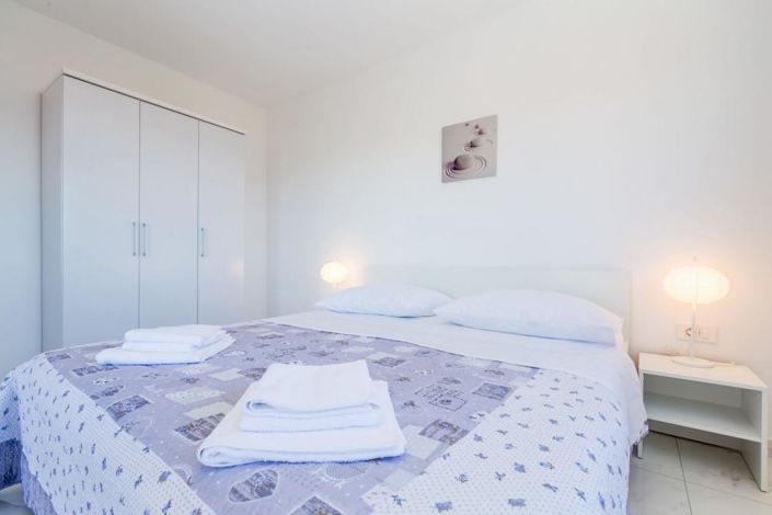 Image No.18-4 Bed Property for sale