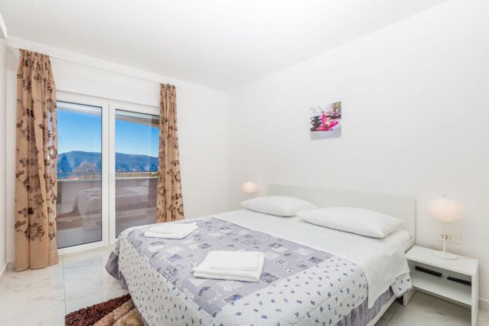 Image No.21-4 Bed Property for sale