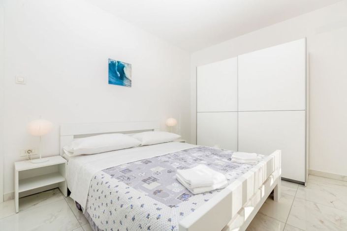 Image No.24-4 Bed Property for sale