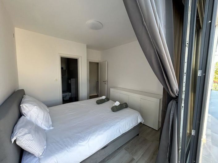 Image No.10-4 Bed Property for sale