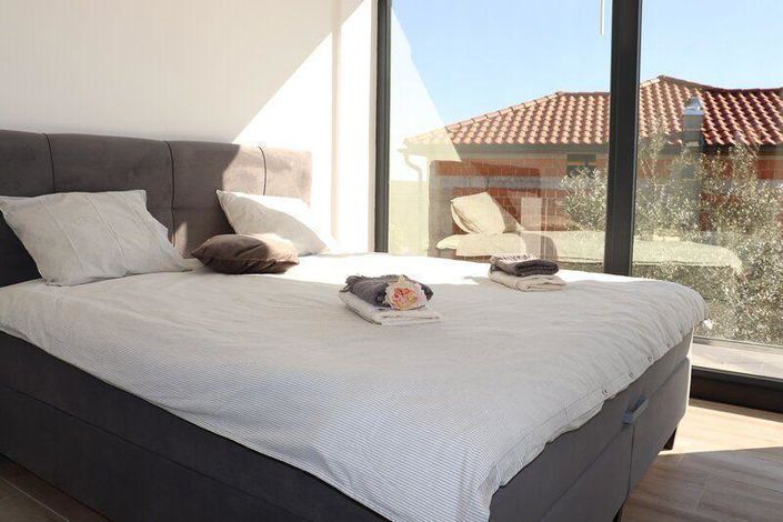 Image No.9-4 Bed Property for sale