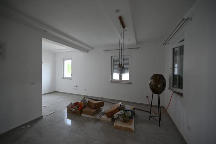 Image No.14-5 Bed Property for sale