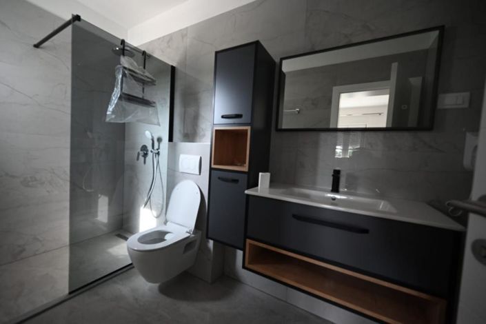 Image No.16-5 Bed Property for sale