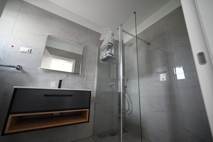 Image No.18-5 Bed Property for sale