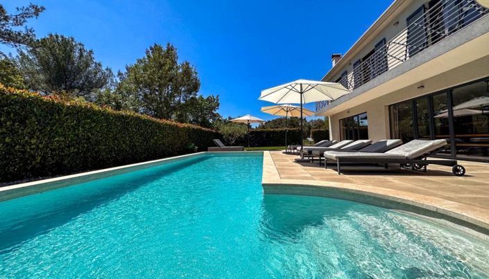 Image No.1-5 Bed Property for sale