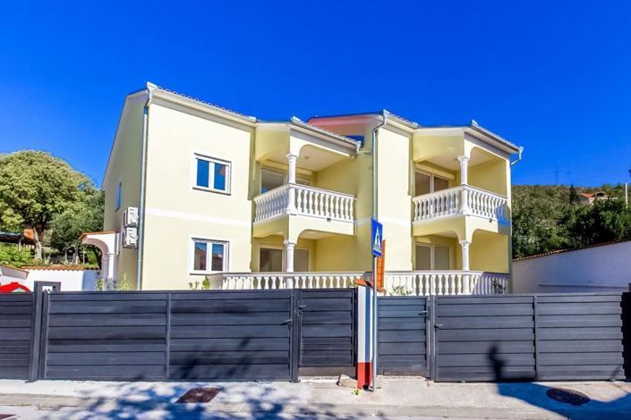 Image No.1-5 Bed Property for sale