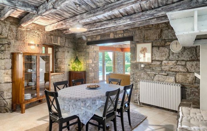 Image No.11-2 Bed Property for sale