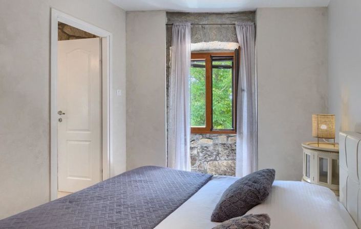 Image No.18-2 Bed Property for sale