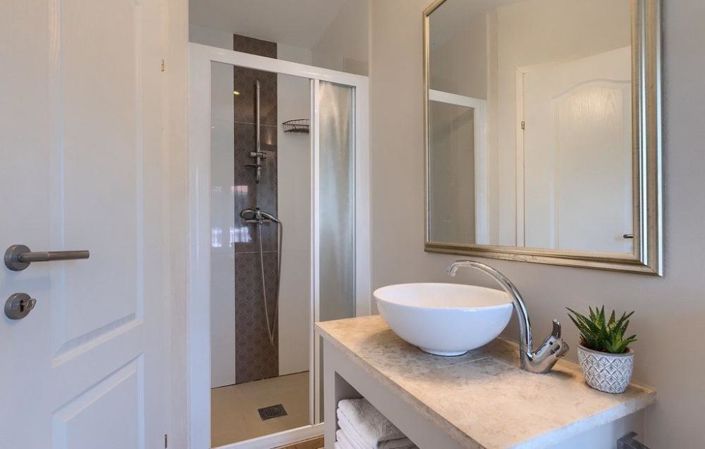 Image No.21-2 Bed Property for sale