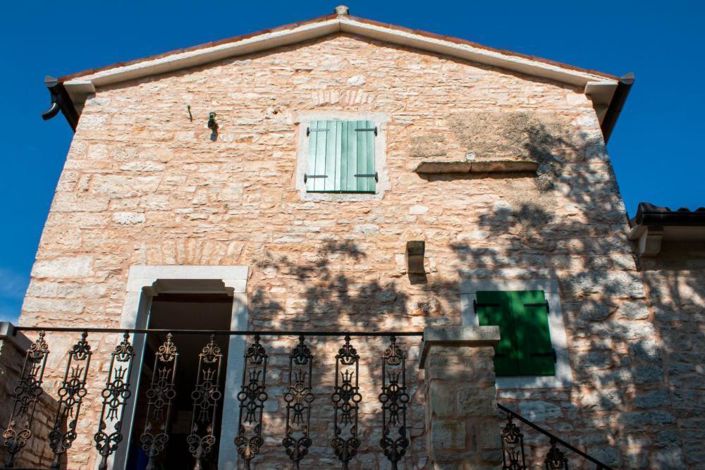 Image No.13-3 Bed Property for sale