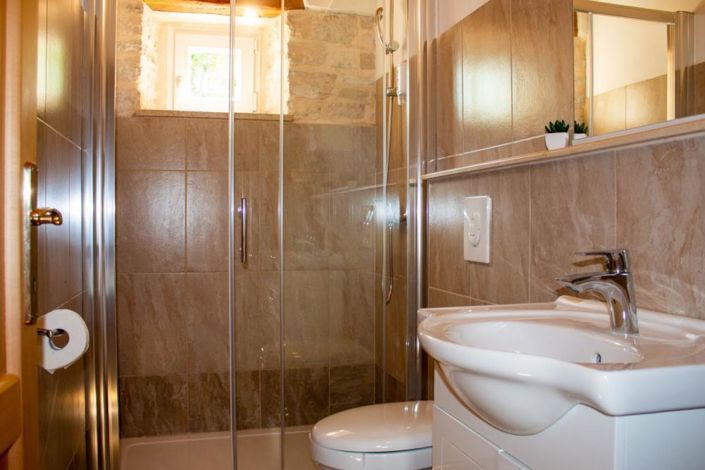 Image No.19-3 Bed Property for sale