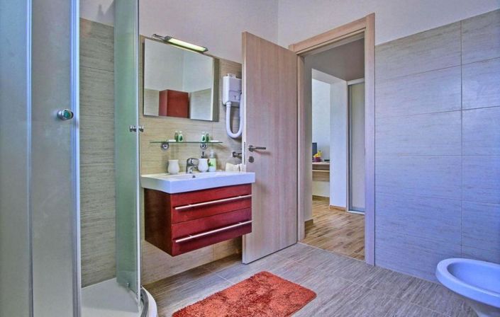 Image No.24-4 Bed Property for sale