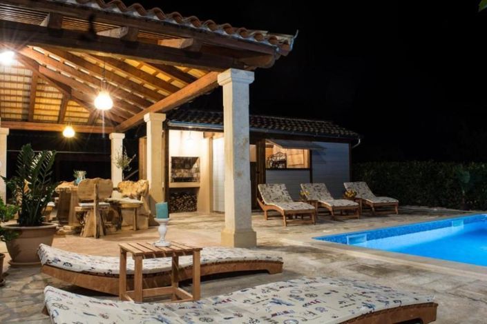 Image No.11-3 Bed Property for sale