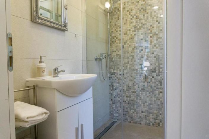 Image No.15-3 Bed Property for sale