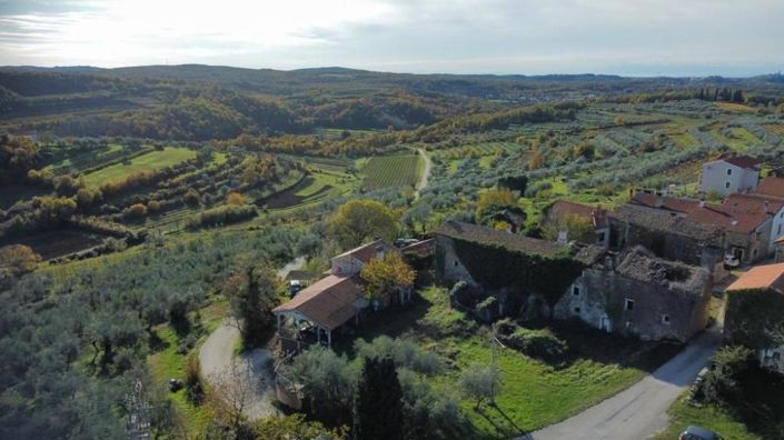 Image No.12-25 Bed Property for sale