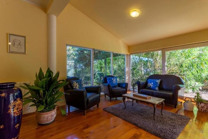 Image No.14-7 Bed Property for sale