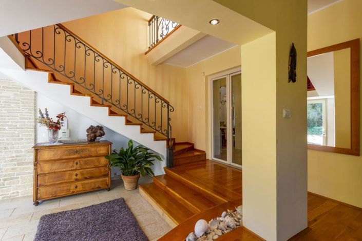 Image No.21-7 Bed Property for sale