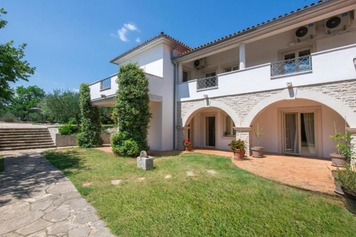 Image No.5-7 Bed Property for sale