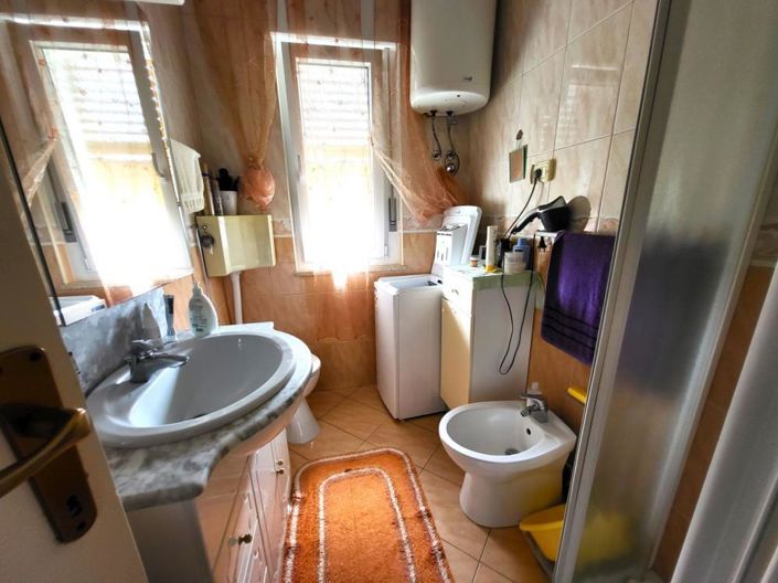 Image No.18-5 Bed Property for sale