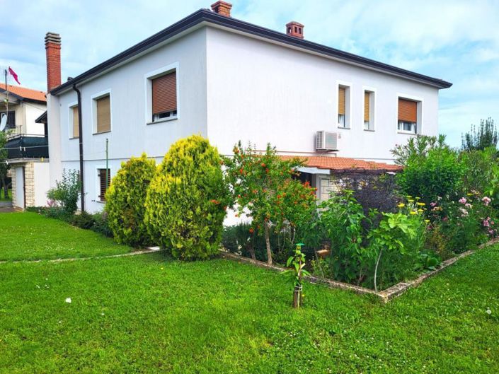 Image No.4-5 Bed Property for sale