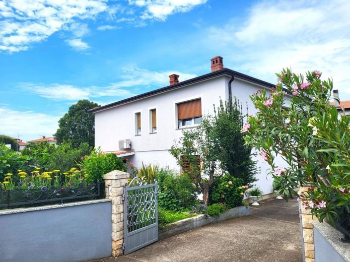 Image No.6-5 Bed Property for sale