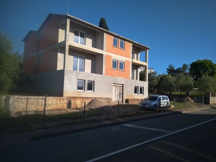 Image No.1-4 Bed Property for sale