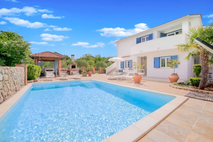 Image No.1-5 Bed Property for sale