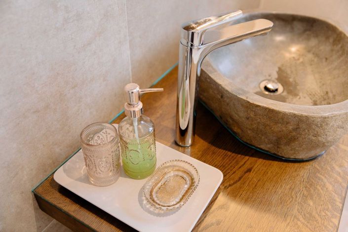 Image No.12-5 Bed Property for sale