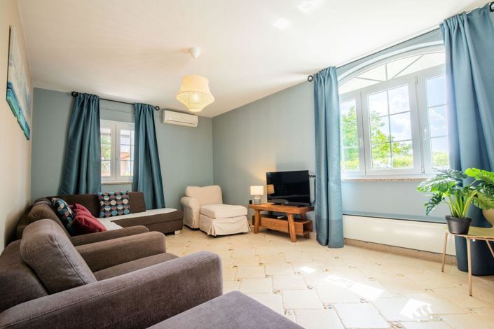 Image No.22-5 Bed Property for sale