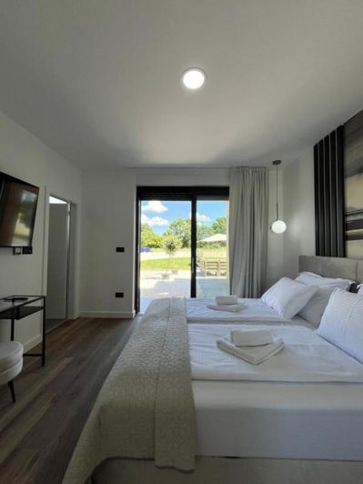 Image No.13-3 Bed Property for sale