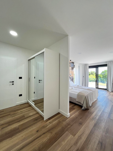 Image No.17-3 Bed Property for sale