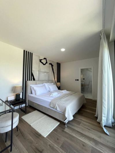 Image No.21-3 Bed Property for sale