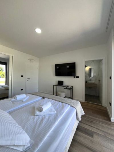 Image No.24-3 Bed Property for sale