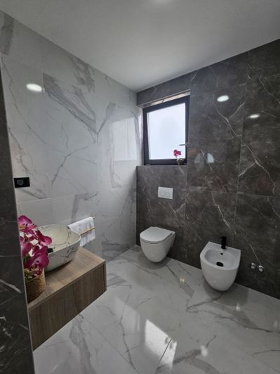 Image No.25-3 Bed Property for sale