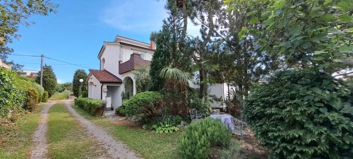 Image No.3-5 Bed Property for sale