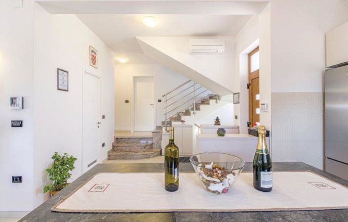 Image No.15-4 Bed Property for sale