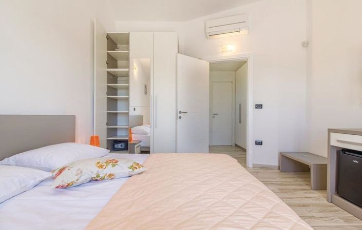 Image No.16-4 Bed Property for sale