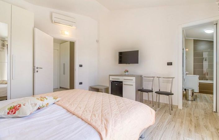 Image No.17-4 Bed Property for sale